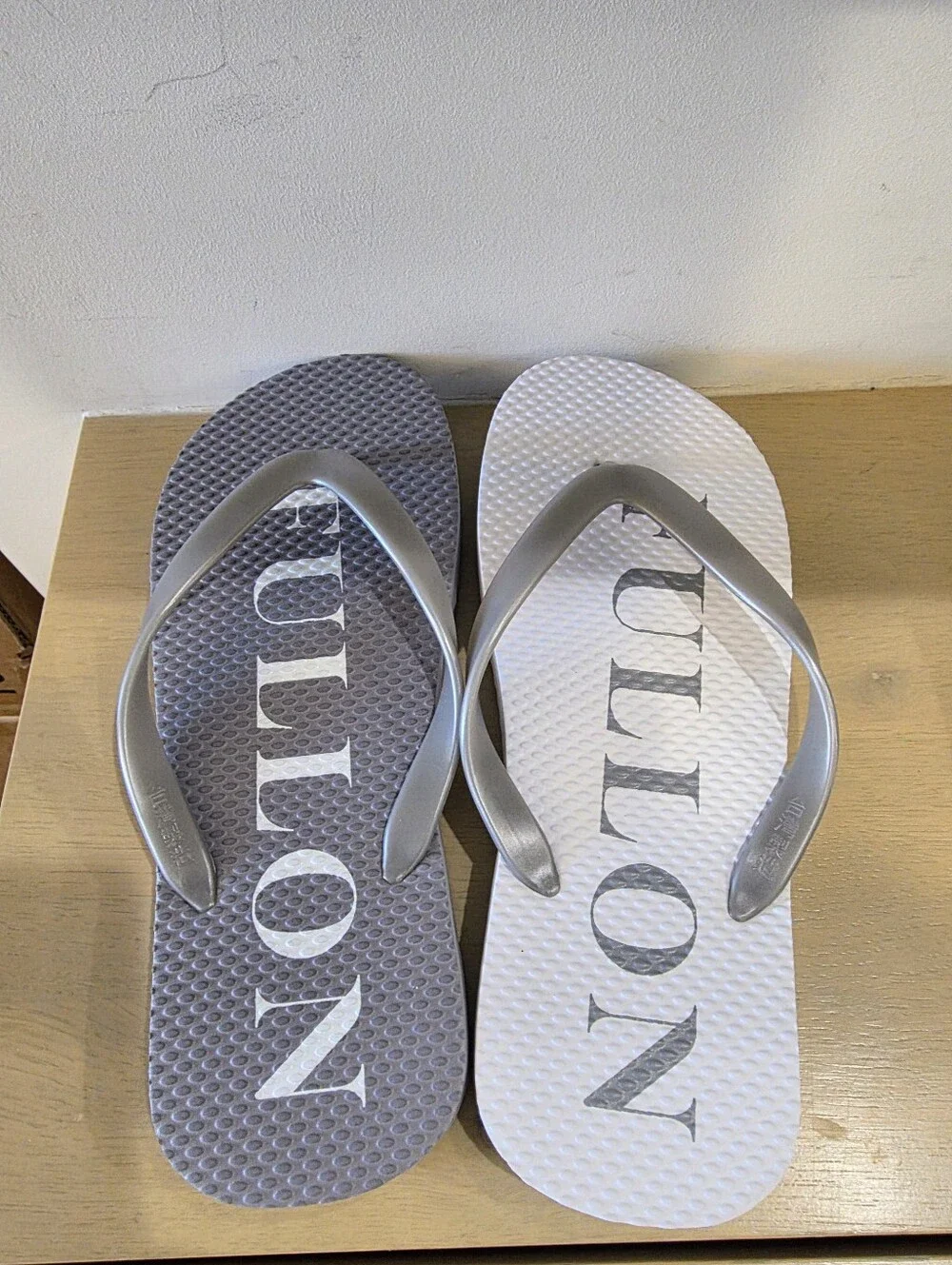 Flip flop , thong sandals, grey white, Fullon Hotel and resorts, new, approx Siz